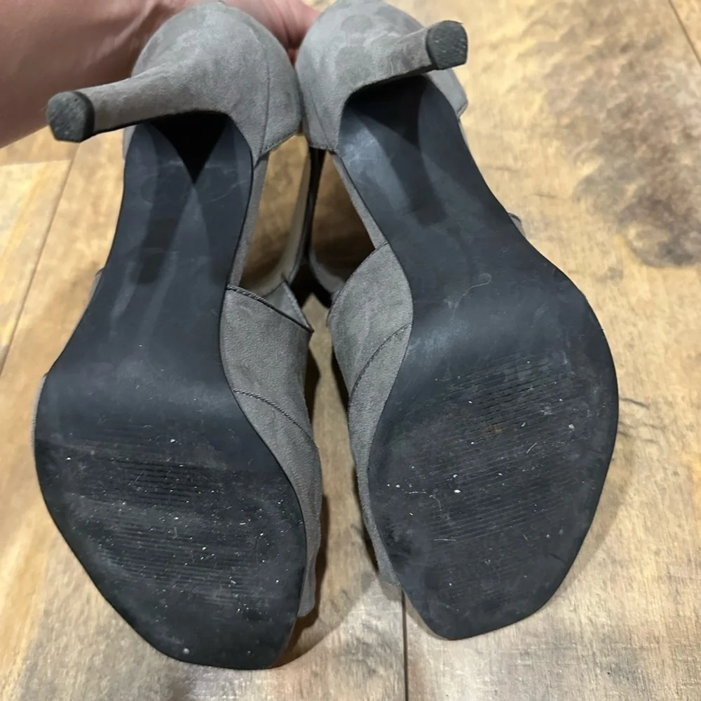 LAUREN CONRAD “Muffin” Grey Sueded Ankle Strap Heels, Size 8.5